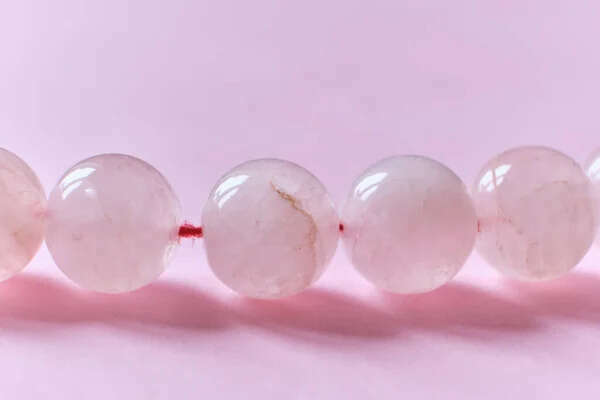 Le Quartz rose et l'Aventurine, deux pierres naturelles bénéfiques pour votre peau