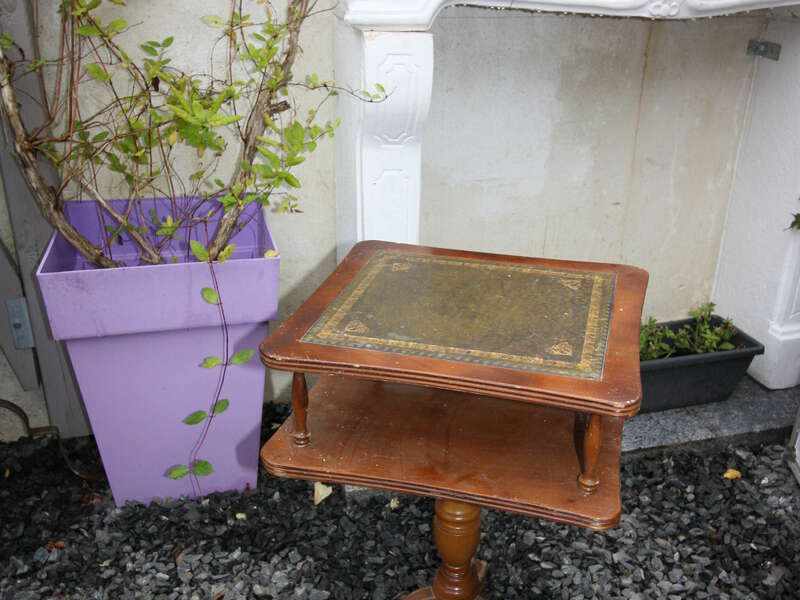 Bout de canapé dessus cuir, placage chêne foncé - 10€