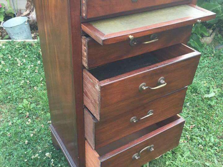 Semainier 5 tiroirs - 1  tablette rétractable tapis cuir - 70€