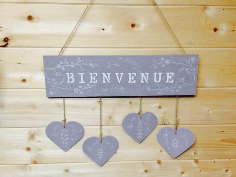 Plaque de porte et coeur ou pampille - 45€
Sur commande coloris et motifs au choix
