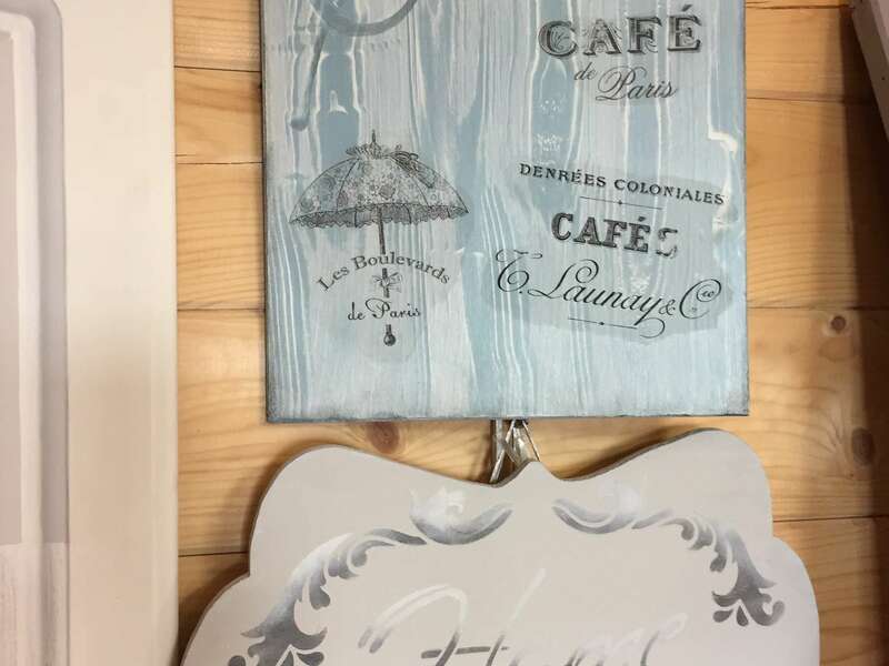 Plaque personnalisée 15€ et 25€ selon modèle et motifs
Sur commande choix coloris possible