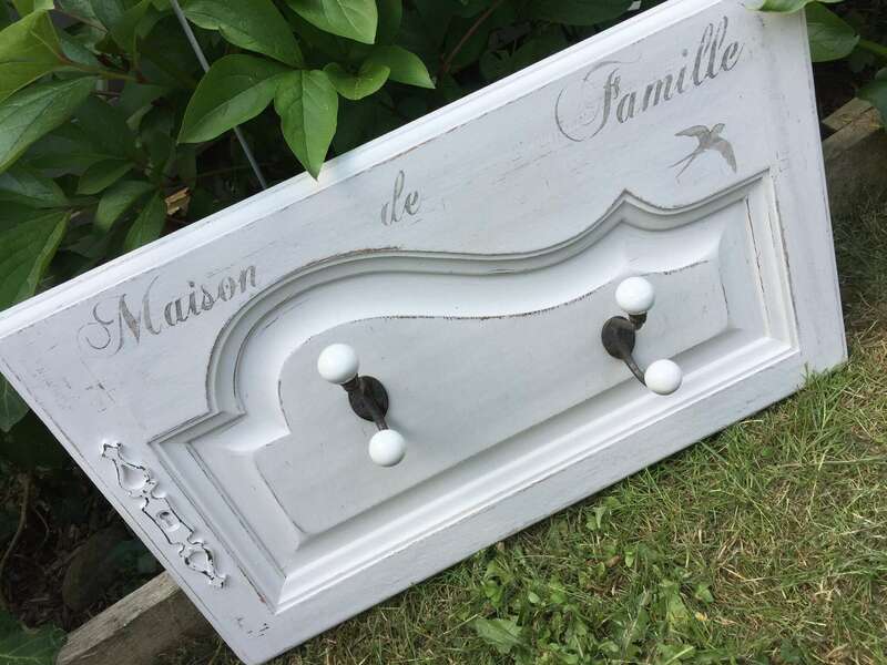 Porte manteaux deux patères - 60€
Sur commande choix coloris possible