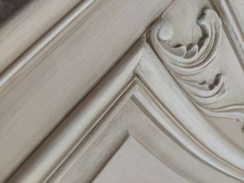 Détail patine buffet régence