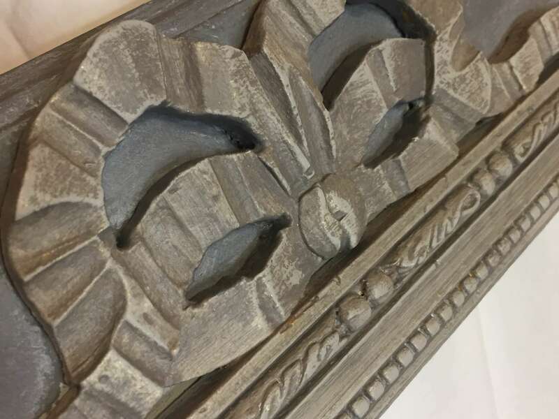 Détail patine sur cadre bois