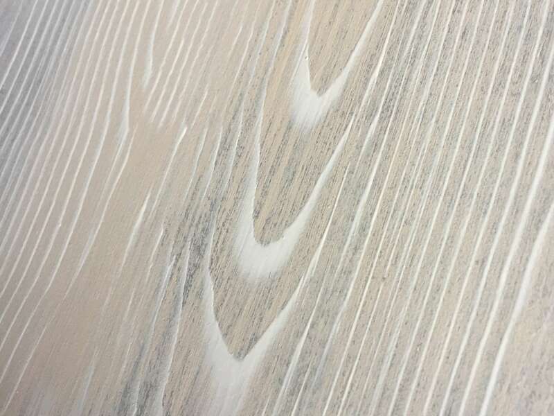 Imitiation bois sur plateau meuble