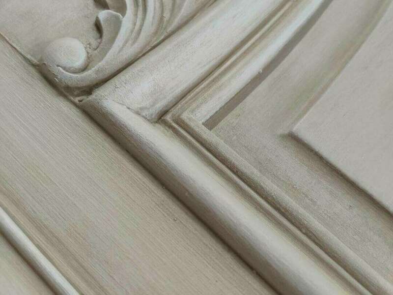 Détail patine buffet régence
Patine Color'Mat Angora et Quartz
Glacis teinté Argile