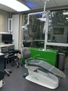 Salle de soins avec fauteuil du cabinet du Dr Sophie Persac à Bois-Guillaume