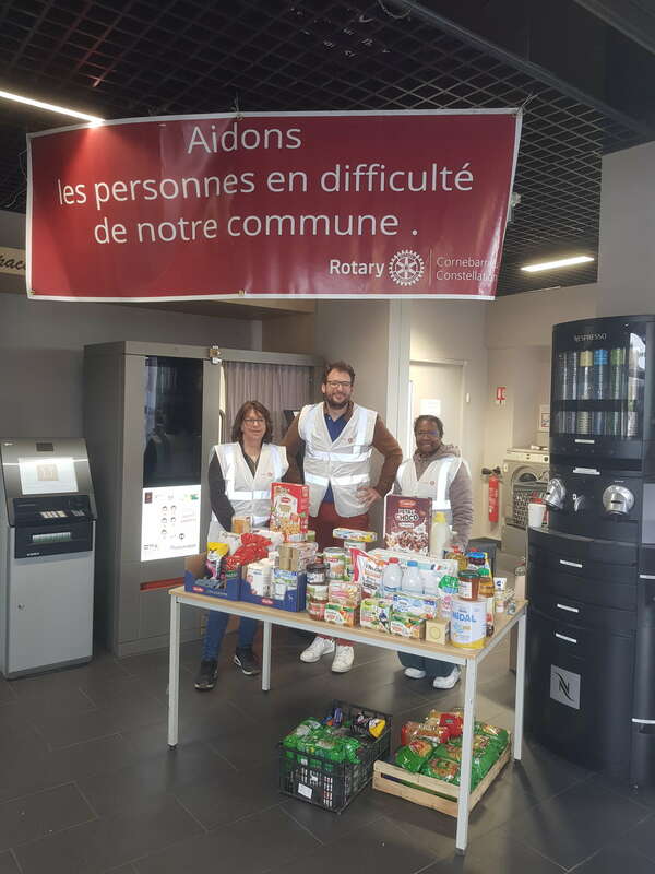 Coup de main à la collecte de denrées alimentaire du Rotary