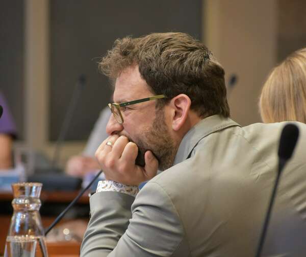 Fiscalité locale : hausses en chaîne, promesses en miettes