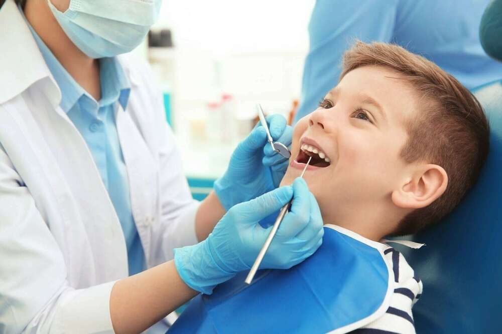 EXTRACTION DE DENT TEMPORAIRE ET SUIVI ORTHODONTIQUE
