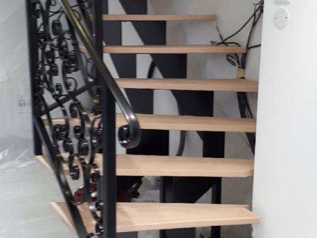 AMF Menuiserie répare les marches d'escalier en bois sur Paris
