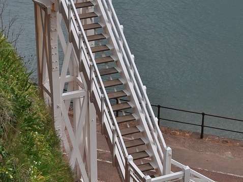 AMF Menuiserie expert en fabrication d'escalier en bois à Paris et Île de France