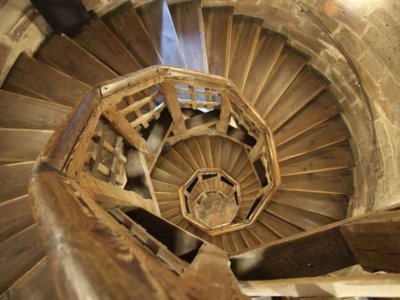 AMF Menuiserie répare les marches d'escalier en bois sur Paris