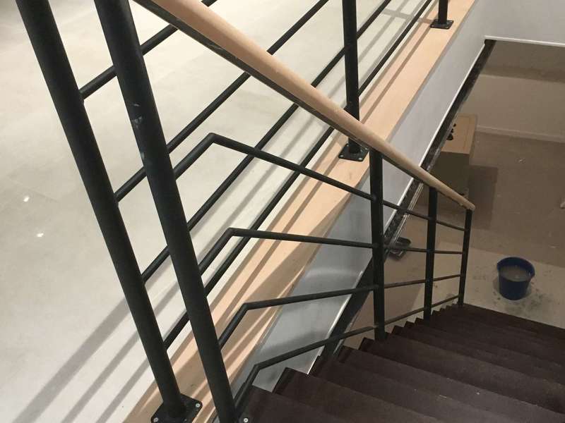 amf menuiserie reparation de marche descalier en bois paris et lle de France