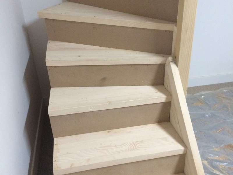AMF Menuiserie répare les marches d'escalier en bois sur Paris