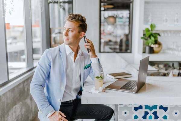 Cadeaux d'entreprise : ce qui est autorisé et les impôts en 2024