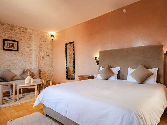 e64d05_8245fc49b9df4109bf5c37a95a3188ae_mv2