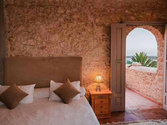 e64d05_1c711cbd0db6462386184c8bb727917b_mv2