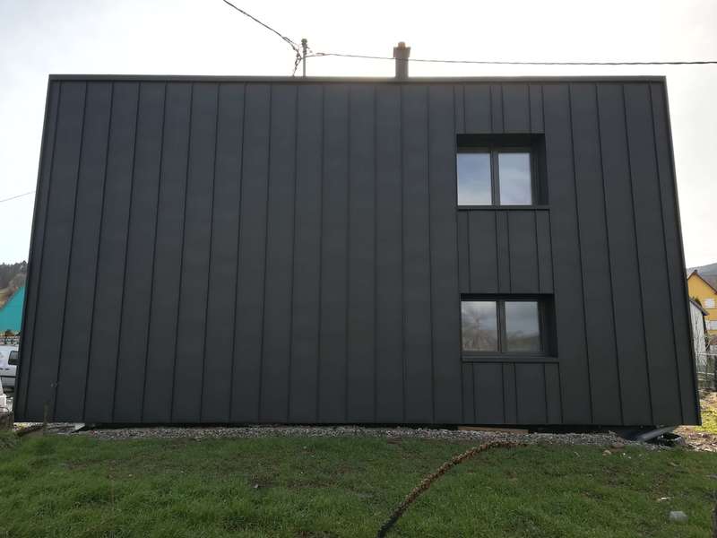 Maison ORBEY (68) - Isolation et bardage en zinc à joint debout