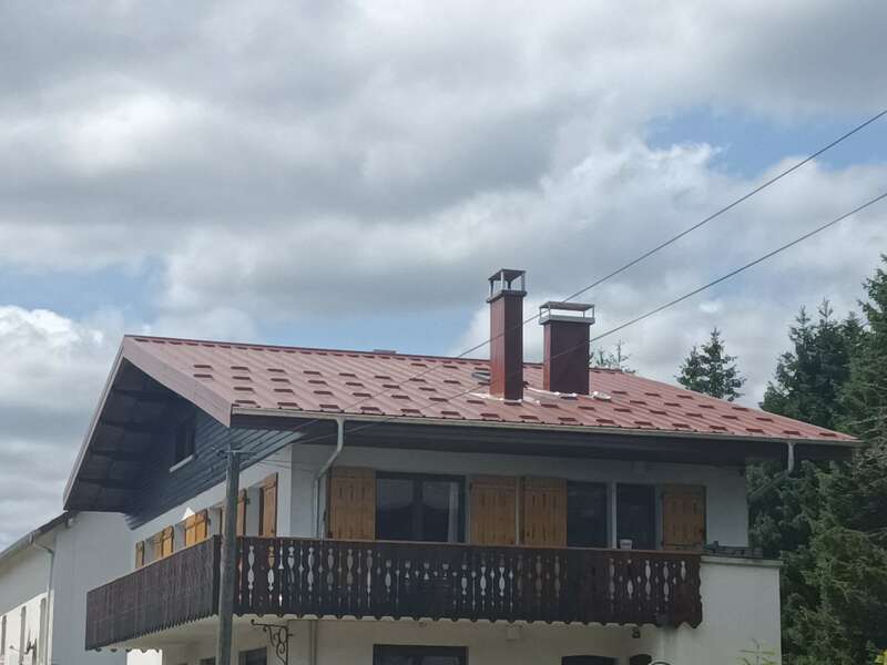 Copropriété à XONRUPT LONGEMER (88) – Rénovation de la couverture en désamiantage par une couverture en bac acier et isolation par l’extérieur « sarking »