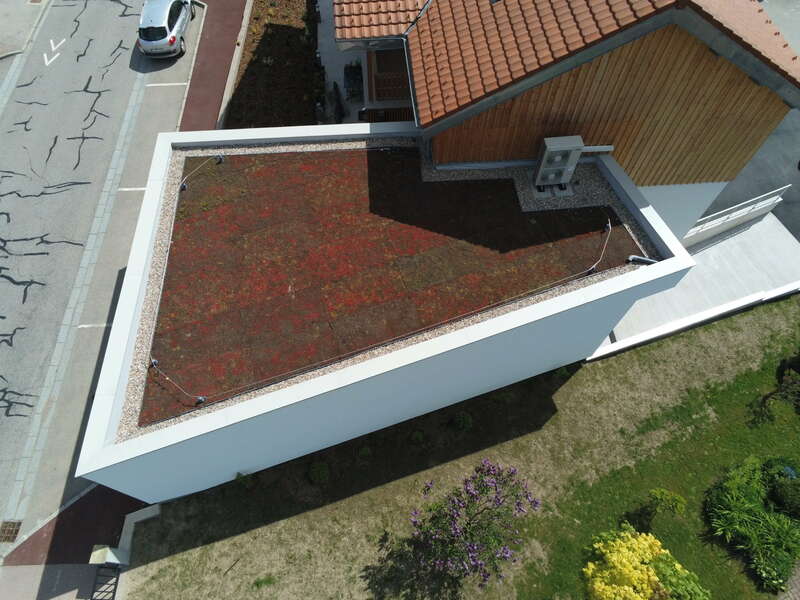 Cellule commerciale à XONRUPT LONGEMER (88) : Etanchéité synthétique végétalisée en toiture terrasse