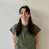 Portrait féminin représentant Marie avec un arrière-plan neutre