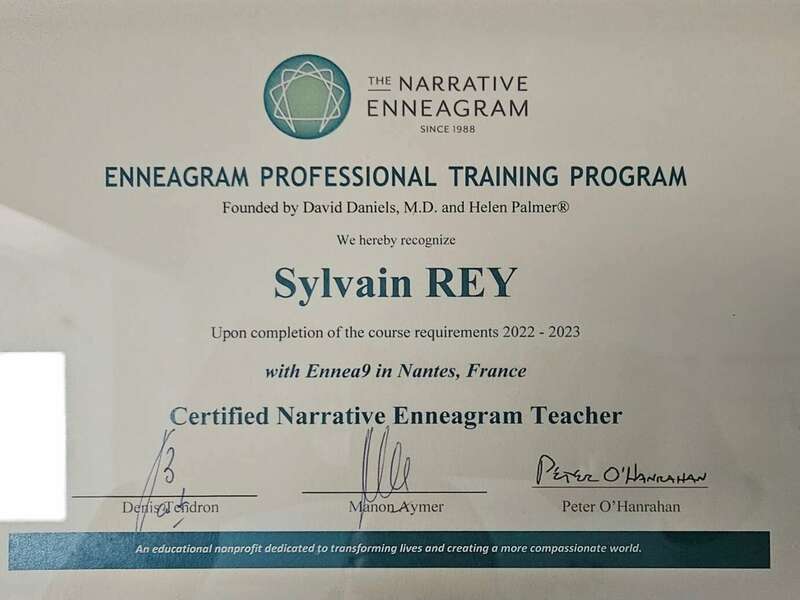 phot_enseignant_en_enneagramme_site_internet