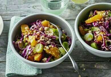 salade de chou rouge, poireaux, oranges et noisettes