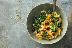 Pâtes au kalé et aux cacahuètes. 