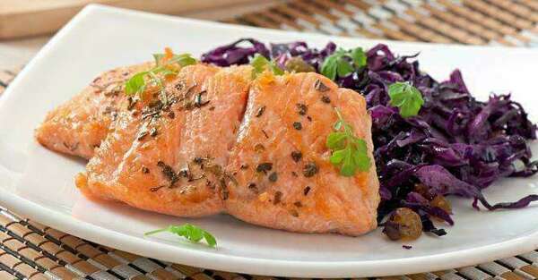 Saumon pané au chou rouge 