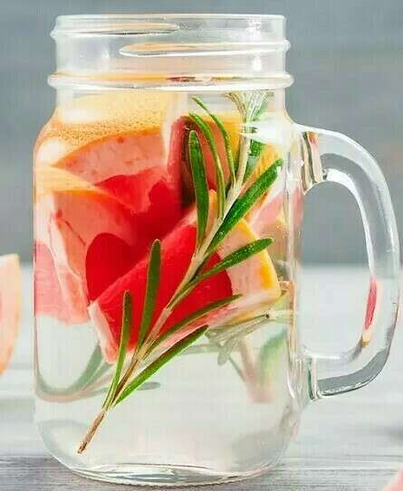 Eau pamplemousse – romarin 