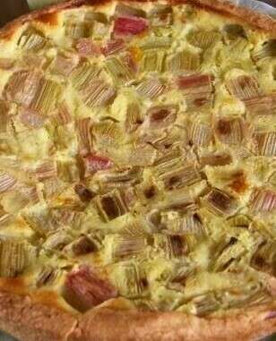 Tarte à la rhubarbe et au souchet 