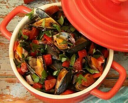 MOULES AU CHORIZO, POIVRONS & COCO  