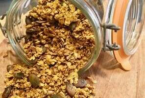 Mon  granola salé à servir à l’apéro ou à parsemer sur vos soupes, vos légumes  et salades
