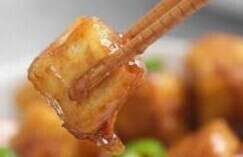 Tofu caramélisé croustillant 