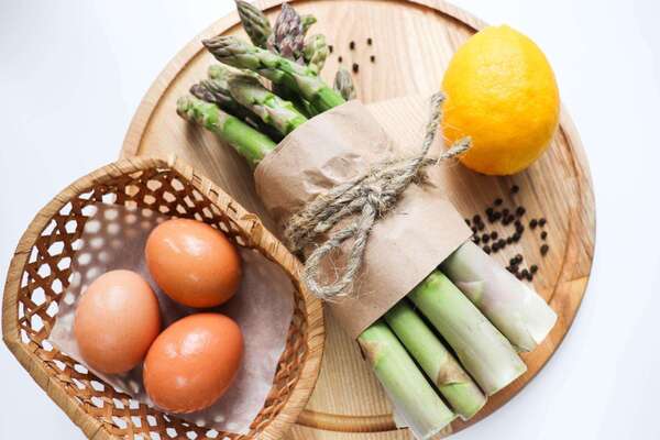 oeufs mimosa et fromage frais aux asperges