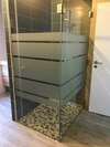 PAROI DE DOUCHE EN VERRE CLAIRE AVEC MOTIF SABLÉ