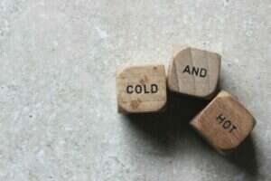Comment choisir entre le chaud et le froid pour apaiser une douleur ?