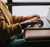 Séance en présentiel avec un professionnel dans un bureau