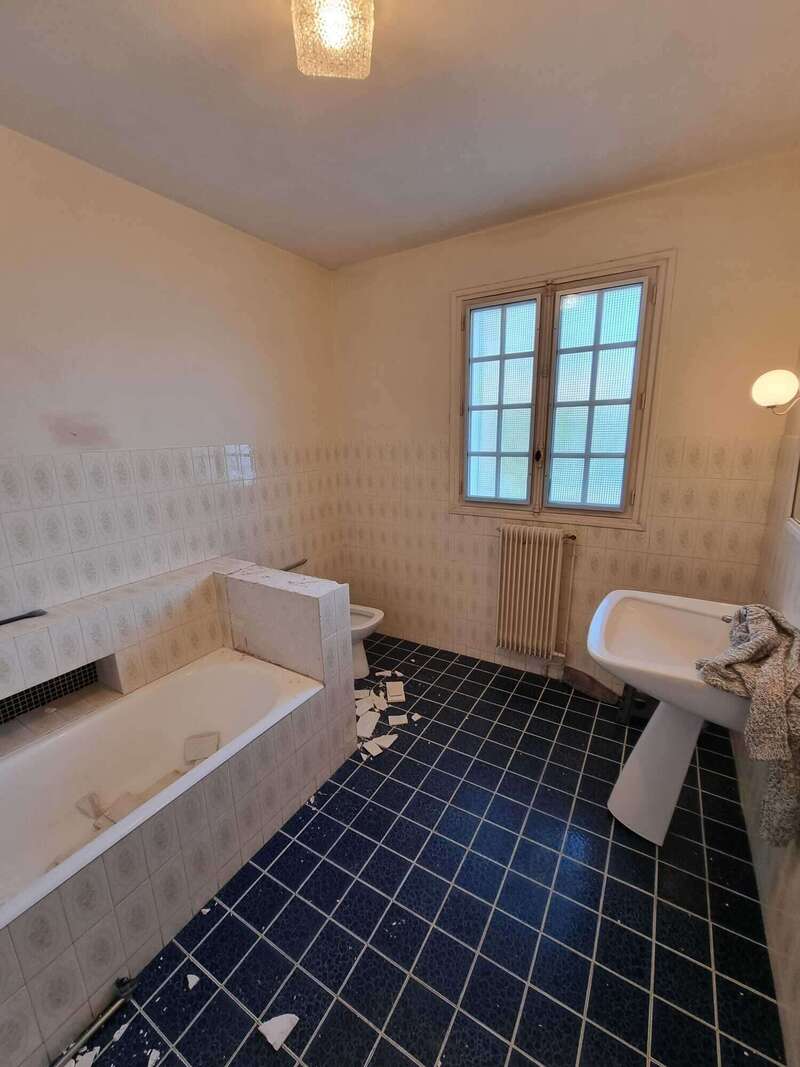 Rénovation salle de bain travertin par VRJ à Lescar (64)
