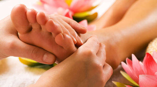 La réflexologie plantaire : votre alliée bien-être pour l'hiver