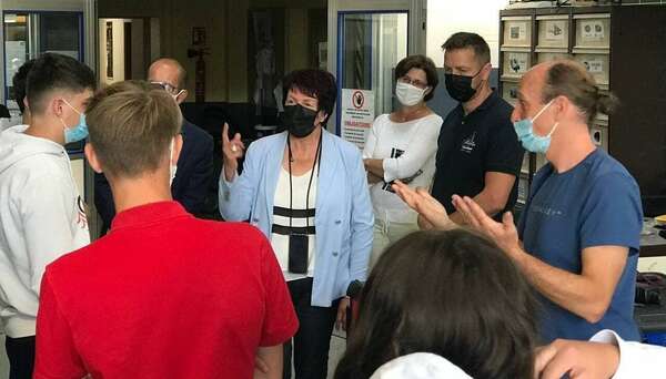 Nous investissons pour les emplois de nos jeunes