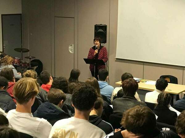 Au lycée Jeanne d'Arc Saint-Ivy, mon rôle de Députée expliqué