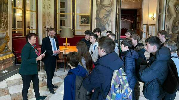 Les collégiens pontivyens visitent l'Assemblée Nationale