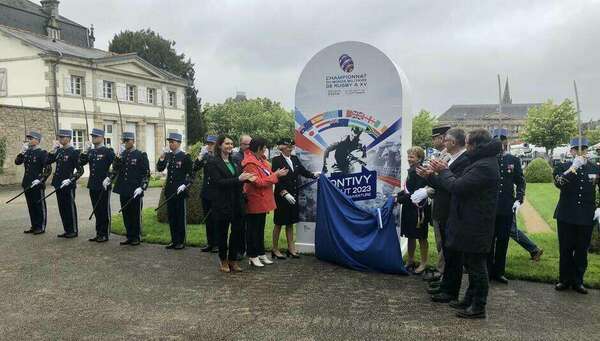 Pontivy : dévoilement de la plaque du Championnat du monde militaire de rugby