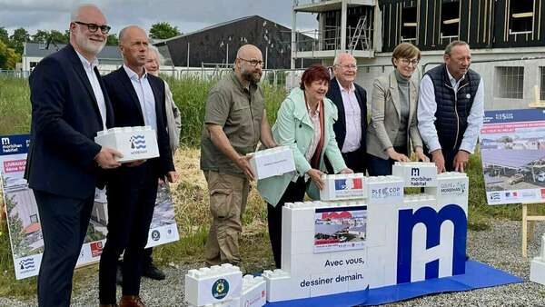 Pose de la première pierre de la résidence Arbenn  à Plescop