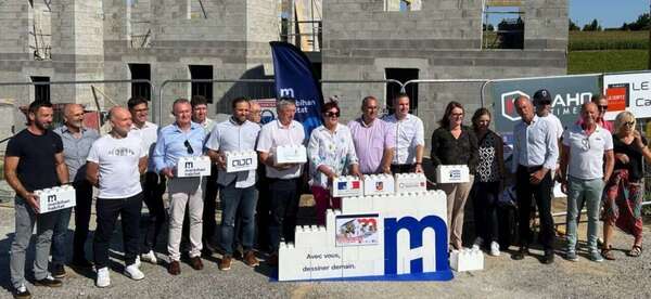Pose de la première pierre d'un programme de logements sociaux à Noyal-Pontivy