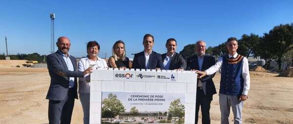 Pose de la première pierre AB Technologies à La Vraie-Croix