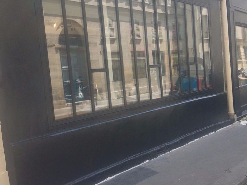 menuiserie-construction-de-facade-de-magasin-92100