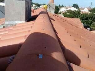Faîtage à sec et nettoyage de toiture à côté de La Rochelle
Réalisé par Vincent Deguilhen